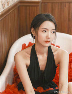 最近更新中文字幕免费/美女被吸下部动态